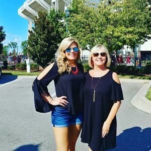 Meet your Posher, Leigh